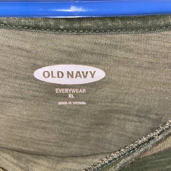 Old Navy T-shirt - Picture 2 of 3